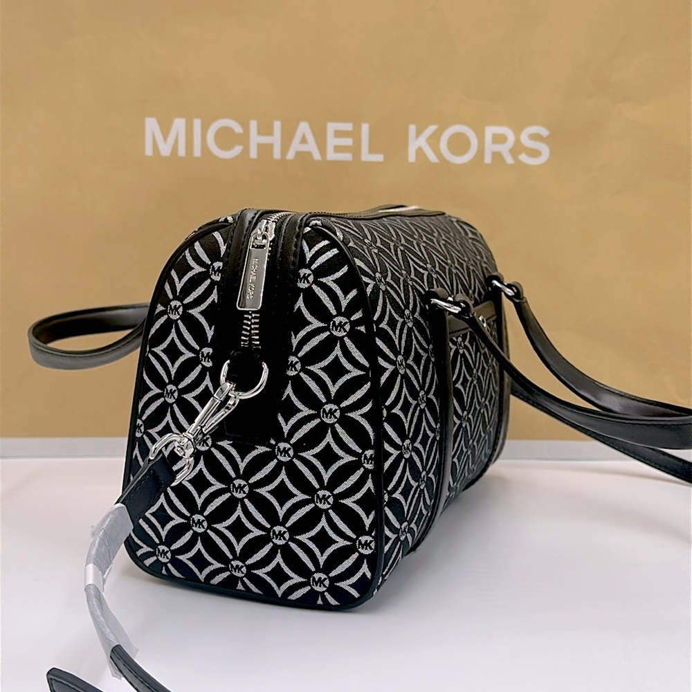 MICHAEL KORS JST TRAVEL MEDIUM DUFFLE SATCHEL SHOULDER CROSSBODY BAG MK BLACK - Picture 4 of 13